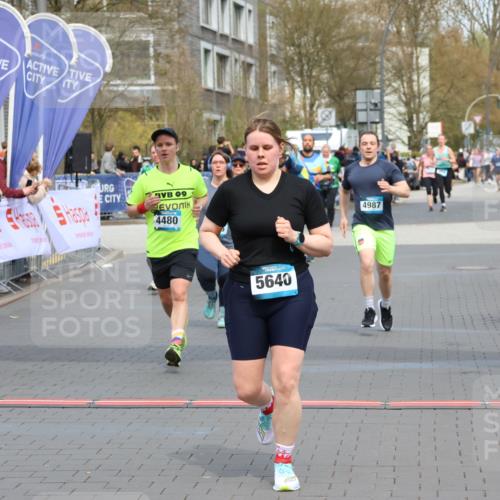 12.04.2026 - 45. Internationalen Wilhelmsburger Insellauf Strokosch-Dieckow http://msf.ph/oto/9466009 12.04.2026 13:12:22 Ziel 5402, 2136, 4683, 5640, 4480, 4987, 2445, 4930 meine-sportfotos.de
