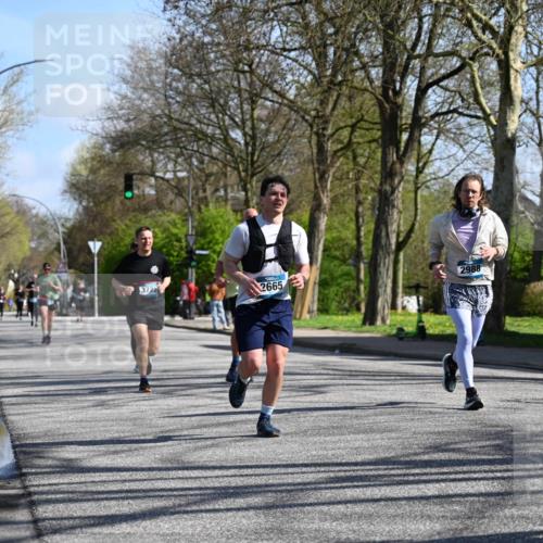 12.04.2026 - 45. Internationalen Wilhelmsburger Insellauf J. Mangold http://msf.ph/oto/9466010 12.04.2026 10:59:47 Ziel 5699, 5698, 4101, 2529, 3194, 3367, 3468, 2665, 2988, 4289, 3723, 3797, 3727, 2166, 2977, 4107, 4152, 2646, 4991, 4993 meine-sportfotos.de