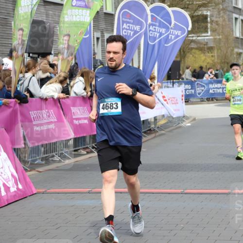 12.04.2026 - 45. Internationalen Wilhelmsburger Insellauf Strokosch-Dieckow http://msf.ph/oto/9466019 12.04.2026 13:12:21 Ziel 3138, 5402, 2136, 4683, 5640, 4480, 4987, 2445 meine-sportfotos.de