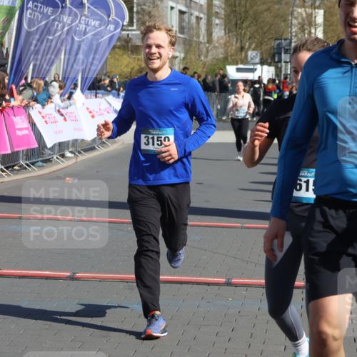 12.04.2026 - 45. Internationalen Wilhelmsburger Insellauf Strokosch-Dieckow http://msf.ph/oto/9466021 12.04.2026 10:59:14 Ziel 2989, 3825, 5615, 3150 meine-sportfotos.de