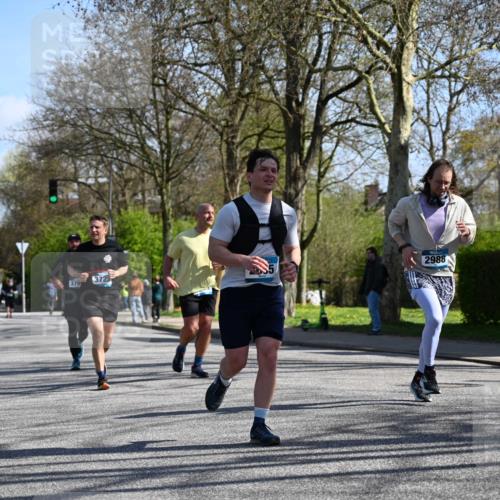 12.04.2026 - 45. Internationalen Wilhelmsburger Insellauf J. Mangold http://msf.ph/oto/9466028 12.04.2026 10:59:47 Ziel 5699, 5698, 4101, 2529, 3194, 3367, 3468, 2665, 2988, 4289, 3723, 3797, 3727, 2166, 2977, 4107, 4152, 2646, 4991, 4993 meine-sportfotos.de