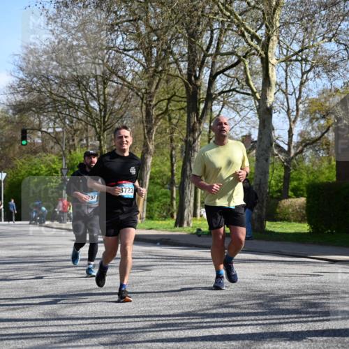 12.04.2026 - 45. Internationalen Wilhelmsburger Insellauf J. Mangold http://msf.ph/oto/9466045 12.04.2026 10:59:49 Ziel 4101, 2529, 3194, 3367, 3468, 2665, 2988, 4289, 3723, 3797, 3727, 2166, 2977, 4107, 4152, 2646, 4991, 4993, 3953 meine-sportfotos.de