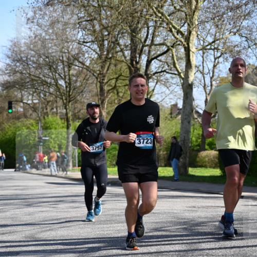 12.04.2026 - 45. Internationalen Wilhelmsburger Insellauf J. Mangold http://msf.ph/oto/9466058 12.04.2026 10:59:50 Ziel 4101, 2529, 3194, 3367, 3468, 2665, 2988, 4289, 3723, 3797, 3727, 2166, 2977, 4107, 4152, 4152, 2646, 4991, 4993, 3953 meine-sportfotos.de