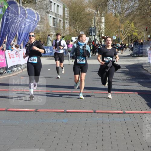 12.04.2026 - 45. Internationalen Wilhelmsburger Insellauf Strokosch-Dieckow http://msf.ph/oto/9466066 12.04.2026 10:59:34 Ziel 5366, 3044, 3045, 3582 meine-sportfotos.de