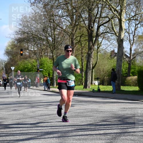 12.04.2026 - 45. Internationalen Wilhelmsburger Insellauf J. Mangold http://msf.ph/oto/9466070 12.04.2026 10:59:55 Ziel 2529, 3194, 3367, 3468, 2665, 2988, 4289, 3723, 3797, 3727, 2166, 2977, 4107, 4152, 2646, 4991, 4993, 4991, 4993, 3953, 3373 meine-sportfotos.de
