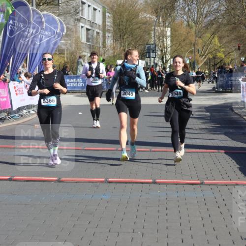 12.04.2026 - 45. Internationalen Wilhelmsburger Insellauf Strokosch-Dieckow http://msf.ph/oto/9466074 12.04.2026 10:59:34 Ziel 5366, 3044, 3045, 3582 meine-sportfotos.de