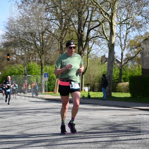 12.04.2026 - 45. Internationalen Wilhelmsburger Insellauf J. Mangold http://msf.ph/oto/9466080 12.04.2026 10:59:56 Ziel 3194, 3367, 3468, 2665, 2988, 4289, 3723, 3797, 3727, 2166, 2977, 4107, 4152, 2646, 4991, 4993, 3953, 3373 meine-sportfotos.de