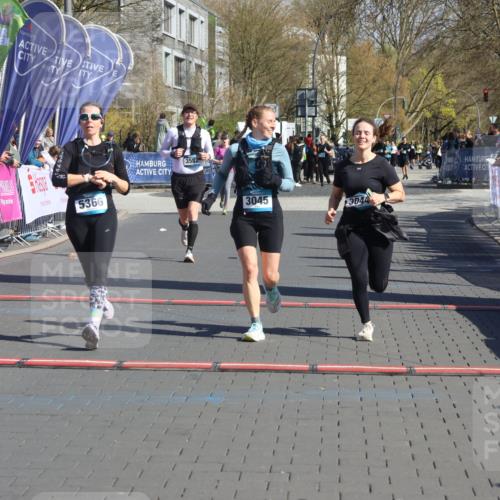 12.04.2026 - 45. Internationalen Wilhelmsburger Insellauf Strokosch-Dieckow http://msf.ph/oto/9466084 12.04.2026 10:59:34 Ziel 5366, 3044, 3045, 3582 meine-sportfotos.de