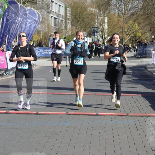 12.04.2026 - 45. Internationalen Wilhelmsburger Insellauf Strokosch-Dieckow http://msf.ph/oto/9466098 12.04.2026 10:59:34 Ziel 5366, 3044, 3045, 3582 meine-sportfotos.de
