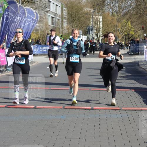 12.04.2026 - 45. Internationalen Wilhelmsburger Insellauf Strokosch-Dieckow http://msf.ph/oto/9466104 12.04.2026 10:59:34 Ziel 5366, 3044, 3045, 3582 meine-sportfotos.de