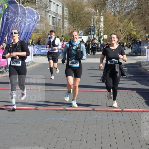 12.04.2026 - 45. Internationalen Wilhelmsburger Insellauf Strokosch-Dieckow http://msf.ph/oto/9466115 12.04.2026 10:59:35 Ziel 5366, 3044, 3045, 3582 meine-sportfotos.de