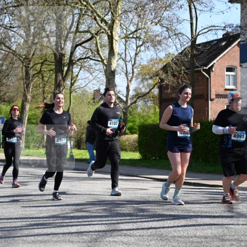 12.04.2026 - 45. Internationalen Wilhelmsburger Insellauf J. Mangold http://msf.ph/oto/9466124 12.04.2026 11:00:08 Ziel 2988, 4289, 3723, 3797, 3727, 2166, 2977, 4107, 4152, 2646, 4991, 4993, 3953, 3373, 4632, 2389, 3725 meine-sportfotos.de