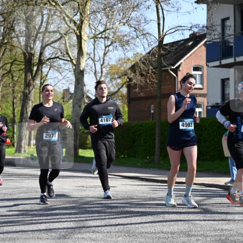 12.04.2026 - 45. Internationalen Wilhelmsburger Insellauf J. Mangold http://msf.ph/oto/9466133 12.04.2026 11:00:09 Ziel 2988, 4289, 3723, 3797, 3727, 2166, 2977, 4107, 4152, 2646, 4991, 4993, 3953, 3373, 4632, 4632, 2389, 3725 meine-sportfotos.de