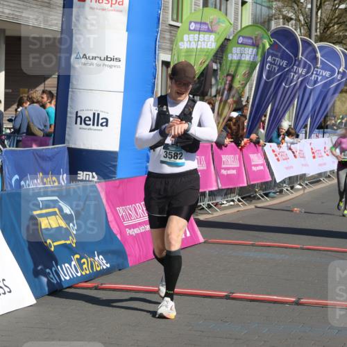 12.04.2026 - 45. Internationalen Wilhelmsburger Insellauf Strokosch-Dieckow http://msf.ph/oto/9466135 12.04.2026 10:59:39 Ziel 3044, 3045, 3582, 4896 meine-sportfotos.de