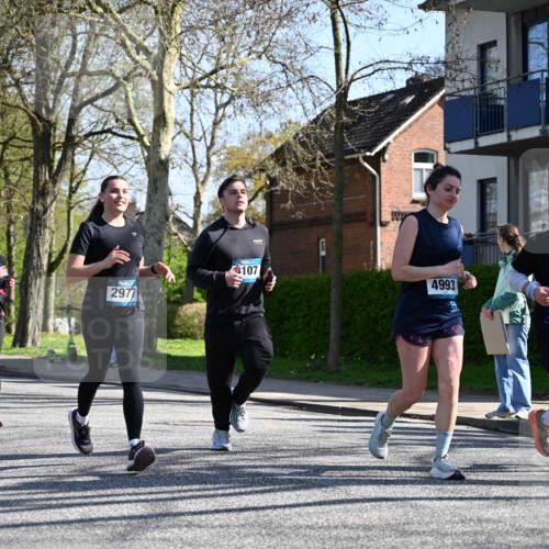 12.04.2026 - 45. Internationalen Wilhelmsburger Insellauf J. Mangold http://msf.ph/oto/9466138 12.04.2026 11:00:09 Ziel 2988, 4289, 3723, 3797, 3727, 2166, 2977, 4107, 4152, 2646, 4991, 4993, 3953, 3373, 4632, 4632, 2389, 3725 meine-sportfotos.de