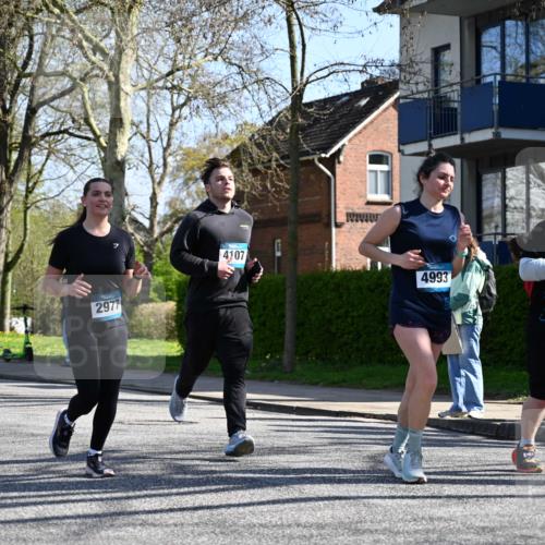 12.04.2026 - 45. Internationalen Wilhelmsburger Insellauf J. Mangold http://msf.ph/oto/9466141 12.04.2026 11:00:09 Ziel 2988, 4289, 3723, 3797, 3727, 2166, 2977, 4107, 4152, 2646, 4991, 4993, 3953, 3373, 4632, 4632, 2389, 3725 meine-sportfotos.de