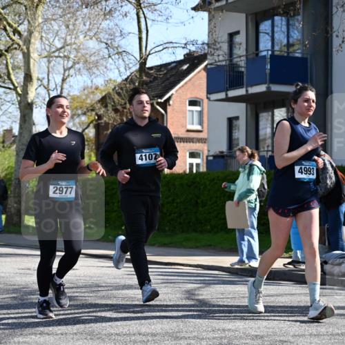 12.04.2026 - 45. Internationalen Wilhelmsburger Insellauf J. Mangold http://msf.ph/oto/9466150 12.04.2026 11:00:10 Ziel 3797, 3727, 2166, 2977, 4107, 4152, 2646, 4991, 4993, 3953, 3373, 4632, 2389, 3725 meine-sportfotos.de