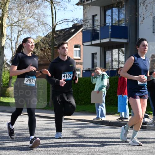 12.04.2026 - 45. Internationalen Wilhelmsburger Insellauf J. Mangold http://msf.ph/oto/9466152 12.04.2026 11:00:10 Ziel 3797, 3727, 2166, 2977, 4107, 4152, 2646, 4991, 4993, 3953, 3373, 4632, 2389, 3725 meine-sportfotos.de