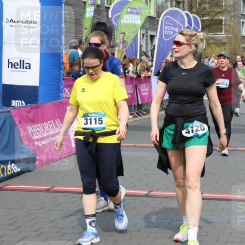 12.04.2026 - 45. Internationalen Wilhelmsburger Insellauf Strokosch-Dieckow http://msf.ph/oto/9466153 12.04.2026 13:12:03 Ziel 3115, 4726, 4051, 2827, 2825, 4985, 4193, 3643, 5525, 5403, 2084, 5772, 3733 meine-sportfotos.de