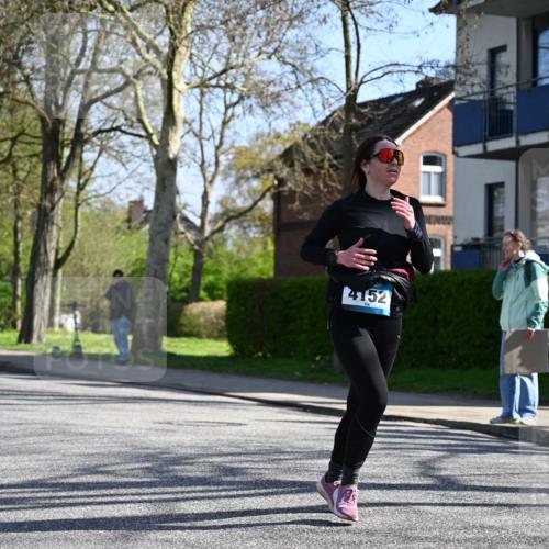 12.04.2026 - 45. Internationalen Wilhelmsburger Insellauf J. Mangold http://msf.ph/oto/9466159 12.04.2026 11:00:11 Ziel 3797, 3727, 2166, 2977, 4107, 4152, 2646, 4991, 4993, 3953, 3373, 4632, 2389, 2389, 3725 meine-sportfotos.de