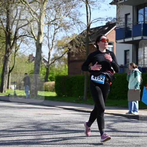 12.04.2026 - 45. Internationalen Wilhelmsburger Insellauf J. Mangold http://msf.ph/oto/9466161 12.04.2026 11:00:11 Ziel 3797, 3727, 2166, 2977, 4107, 4152, 2646, 4991, 4993, 3953, 3373, 4632, 2389, 2389, 3725 meine-sportfotos.de