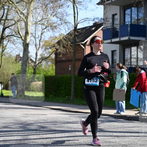 12.04.2026 - 45. Internationalen Wilhelmsburger Insellauf J. Mangold http://msf.ph/oto/9466164 12.04.2026 11:00:11 Ziel 3797, 3727, 2166, 2977, 4107, 4152, 2646, 4991, 4993, 3953, 3373, 4632, 2389, 2389, 3725 meine-sportfotos.de