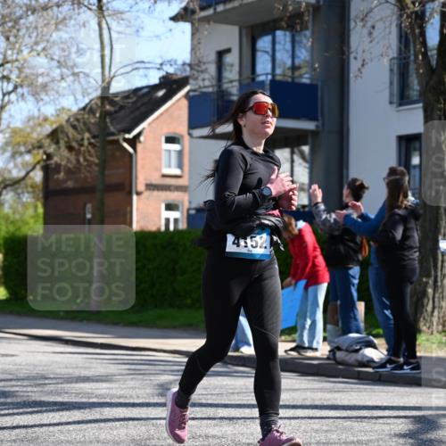 12.04.2026 - 45. Internationalen Wilhelmsburger Insellauf J. Mangold http://msf.ph/oto/9466171 12.04.2026 11:00:12 Ziel 3727, 2166, 2977, 4107, 4152, 2646, 4991, 4993, 3953, 3373, 4632, 2389, 3725 meine-sportfotos.de