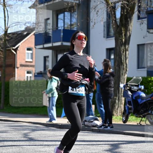 12.04.2026 - 45. Internationalen Wilhelmsburger Insellauf J. Mangold http://msf.ph/oto/9466174 12.04.2026 11:00:12 Ziel 3727, 2166, 2977, 4107, 4152, 2646, 4991, 4993, 3953, 3373, 4632, 2389, 3725 meine-sportfotos.de