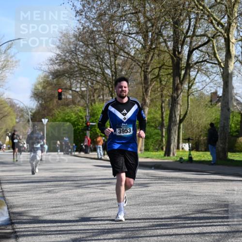 12.04.2026 - 45. Internationalen Wilhelmsburger Insellauf J. Mangold http://msf.ph/oto/9466178 12.04.2026 11:00:21 Ziel 2977, 4107, 4152, 2646, 4991, 4993, 3953, 3373, 4632, 4632, 2389, 3725, 5581 meine-sportfotos.de