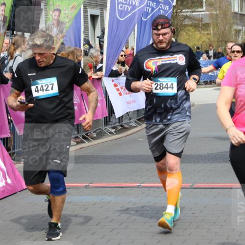 12.04.2026 - 45. Internationalen Wilhelmsburger Insellauf Strokosch-Dieckow http://msf.ph/oto/9466184 12.04.2026 13:11:57 Ziel 2461, 4810, 3994, 4558, 3573, 4427, 2844, 3115, 4726, 4051, 2827, 2825 meine-sportfotos.de