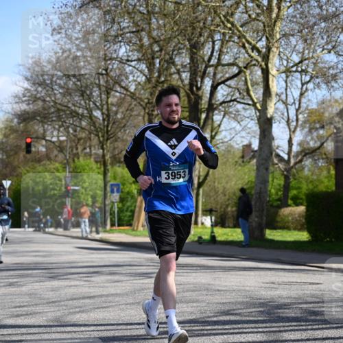 12.04.2026 - 45. Internationalen Wilhelmsburger Insellauf J. Mangold http://msf.ph/oto/9466191 12.04.2026 11:00:22 Ziel 2977, 4107, 4152, 2646, 4991, 4993, 3953, 3373, 4632, 2389, 3725, 5581 meine-sportfotos.de