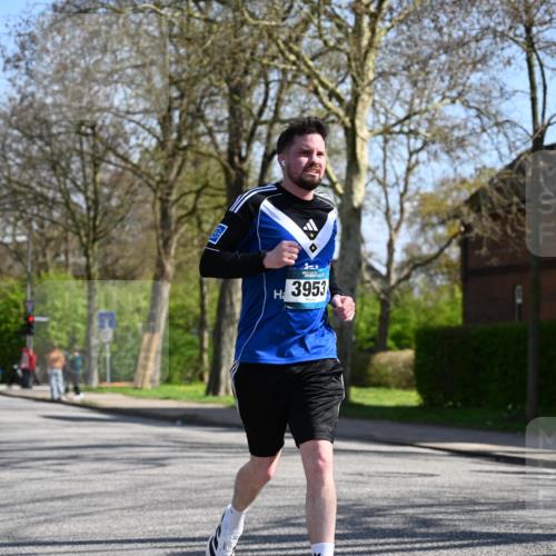 12.04.2026 - 45. Internationalen Wilhelmsburger Insellauf J. Mangold http://msf.ph/oto/9466198 12.04.2026 11:00:22 Ziel 2977, 4107, 4152, 2646, 4991, 4993, 3953, 3373, 4632, 2389, 3725, 5581 meine-sportfotos.de