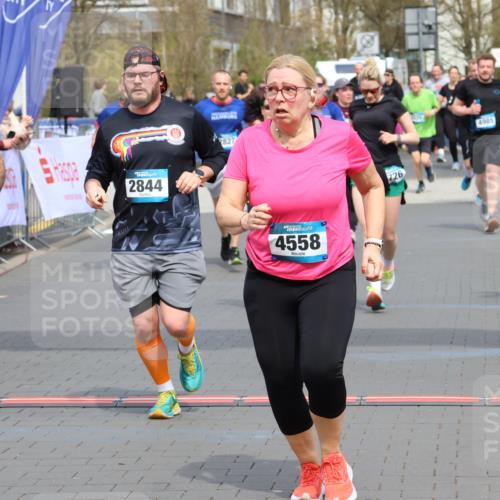 12.04.2026 - 45. Internationalen Wilhelmsburger Insellauf Strokosch-Dieckow http://msf.ph/oto/9466201 12.04.2026 13:11:56 Ziel 2461, 4810, 3994, 4558, 3573, 4427, 2844, 3115, 4726, 4051, 2827, 2825 meine-sportfotos.de