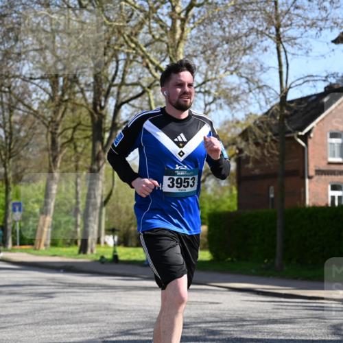 12.04.2026 - 45. Internationalen Wilhelmsburger Insellauf J. Mangold http://msf.ph/oto/9466203 12.04.2026 11:00:23 Ziel 2977, 4107, 4152, 2646, 4991, 4993, 3953, 3373, 4632, 2389, 2389, 3725, 5581 meine-sportfotos.de