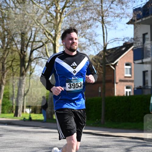 12.04.2026 - 45. Internationalen Wilhelmsburger Insellauf J. Mangold http://msf.ph/oto/9466206 12.04.2026 11:00:23 Ziel 2977, 4107, 4152, 2646, 4991, 4993, 3953, 3373, 4632, 2389, 2389, 3725, 5581 meine-sportfotos.de