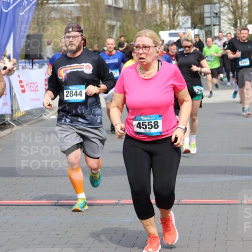 12.04.2026 - 45. Internationalen Wilhelmsburger Insellauf Strokosch-Dieckow http://msf.ph/oto/9466207 12.04.2026 13:11:56 Ziel 2461, 4810, 3994, 4558, 3573, 4427, 2844, 3115, 4726, 4051, 2827, 2825 meine-sportfotos.de
