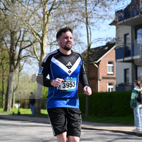 12.04.2026 - 45. Internationalen Wilhelmsburger Insellauf J. Mangold http://msf.ph/oto/9466208 12.04.2026 11:00:23 Ziel 2977, 4107, 4152, 2646, 4991, 4993, 3953, 3373, 4632, 2389, 2389, 3725, 5581 meine-sportfotos.de