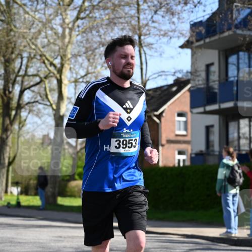 12.04.2026 - 45. Internationalen Wilhelmsburger Insellauf J. Mangold http://msf.ph/oto/9466209 12.04.2026 11:00:23 Ziel 2977, 4107, 4152, 2646, 4991, 4993, 3953, 3373, 4632, 2389, 2389, 3725, 5581 meine-sportfotos.de