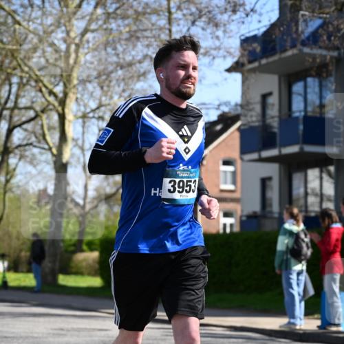 12.04.2026 - 45. Internationalen Wilhelmsburger Insellauf J. Mangold http://msf.ph/oto/9466210 12.04.2026 11:00:23 Ziel 2977, 4107, 4152, 2646, 4991, 4993, 3953, 3373, 4632, 2389, 2389, 3725, 5581 meine-sportfotos.de