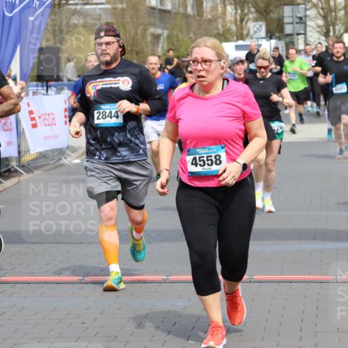 12.04.2026 - 45. Internationalen Wilhelmsburger Insellauf Strokosch-Dieckow http://msf.ph/oto/9466213 12.04.2026 13:11:56 Ziel 2461, 4810, 3994, 4558, 3573, 4427, 2844, 3115, 4726, 4051, 2827, 2825 meine-sportfotos.de