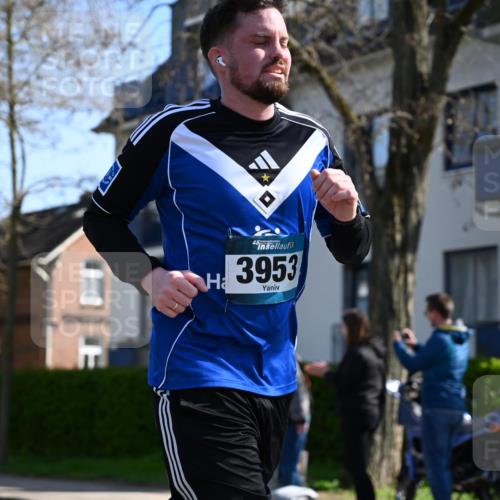 12.04.2026 - 45. Internationalen Wilhelmsburger Insellauf J. Mangold http://msf.ph/oto/9466218 12.04.2026 11:00:23 Ziel 2977, 4107, 4152, 2646, 4991, 4993, 3953, 3373, 4632, 2389, 2389, 3725, 5581 meine-sportfotos.de