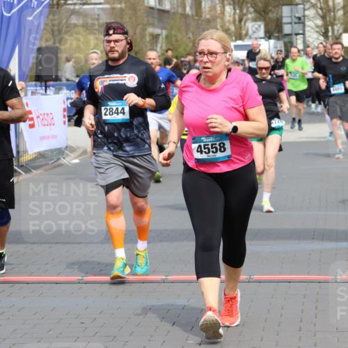 12.04.2026 - 45. Internationalen Wilhelmsburger Insellauf Strokosch-Dieckow http://msf.ph/oto/9466223 12.04.2026 13:11:56 Ziel 2461, 4810, 3994, 4558, 3573, 4427, 2844, 3115, 4726, 4051, 2827, 2825 meine-sportfotos.de