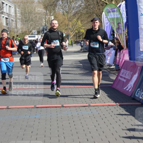 12.04.2026 - 45. Internationalen Wilhelmsburger Insellauf Strokosch-Dieckow http://msf.ph/oto/9466268 12.04.2026 10:59:56 Ziel 5419, 2931, 2930, 4004, 2858 meine-sportfotos.de