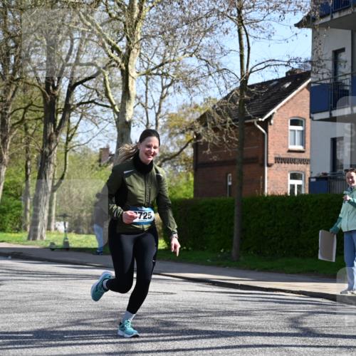 12.04.2026 - 45. Internationalen Wilhelmsburger Insellauf J. Mangold http://msf.ph/oto/9466292 12.04.2026 11:00:36 Ziel 3953, 3373, 4632, 2389, 3725, 5581, 3463, 2229, 3660, 2880 meine-sportfotos.de