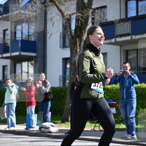 12.04.2026 - 45. Internationalen Wilhelmsburger Insellauf J. Mangold http://msf.ph/oto/9466316 12.04.2026 11:00:37 Ziel 3953, 3373, 4632, 2389, 3725, 5581, 3463, 2229, 3660, 2880 meine-sportfotos.de