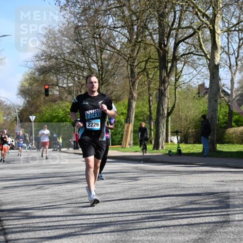 12.04.2026 - 45. Internationalen Wilhelmsburger Insellauf J. Mangold http://msf.ph/oto/9466322 12.04.2026 11:00:57 Ziel 5581, 3463, 2229, 3660, 2880, 5298, 3358, 3347, 4703 meine-sportfotos.de