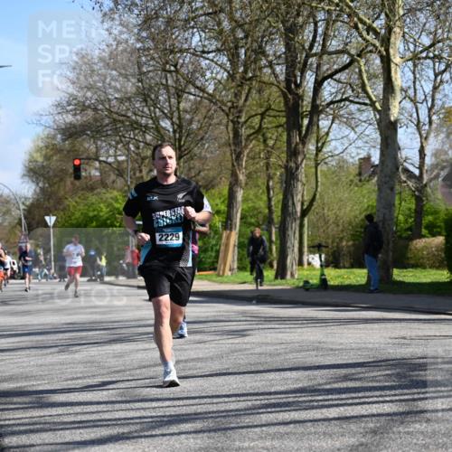12.04.2026 - 45. Internationalen Wilhelmsburger Insellauf J. Mangold http://msf.ph/oto/9466325 12.04.2026 11:00:57 Ziel 5581, 3463, 2229, 3660, 2880, 5298, 3358, 3347, 4703 meine-sportfotos.de