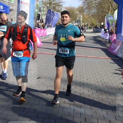 12.04.2026 - 45. Internationalen Wilhelmsburger Insellauf Strokosch-Dieckow http://msf.ph/oto/9466331 12.04.2026 11:00:02 Ziel 4004, 2858, 5699, 5698 meine-sportfotos.de
