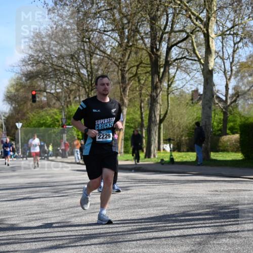 12.04.2026 - 45. Internationalen Wilhelmsburger Insellauf J. Mangold http://msf.ph/oto/9466336 12.04.2026 11:00:58 Ziel 5581, 3463, 2229, 3660, 2880, 5298, 3358, 3347, 4703 meine-sportfotos.de