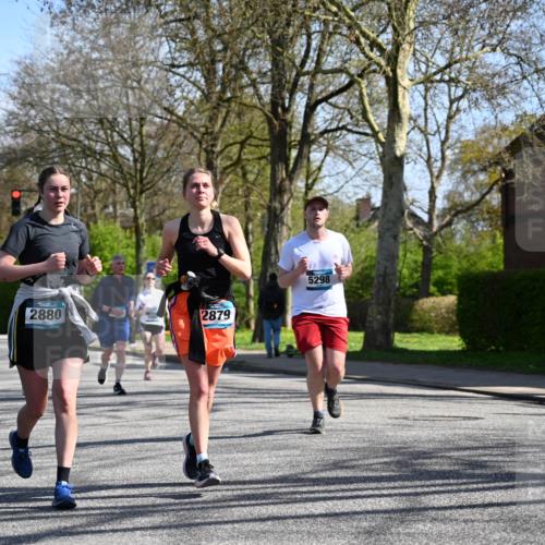 12.04.2026 - 45. Internationalen Wilhelmsburger Insellauf J. Mangold http://msf.ph/oto/9466357 12.04.2026 11:01:07 Ziel 5581, 3463, 2229, 3660, 2880, 5298, 3358, 3347, 4703, 2271 meine-sportfotos.de